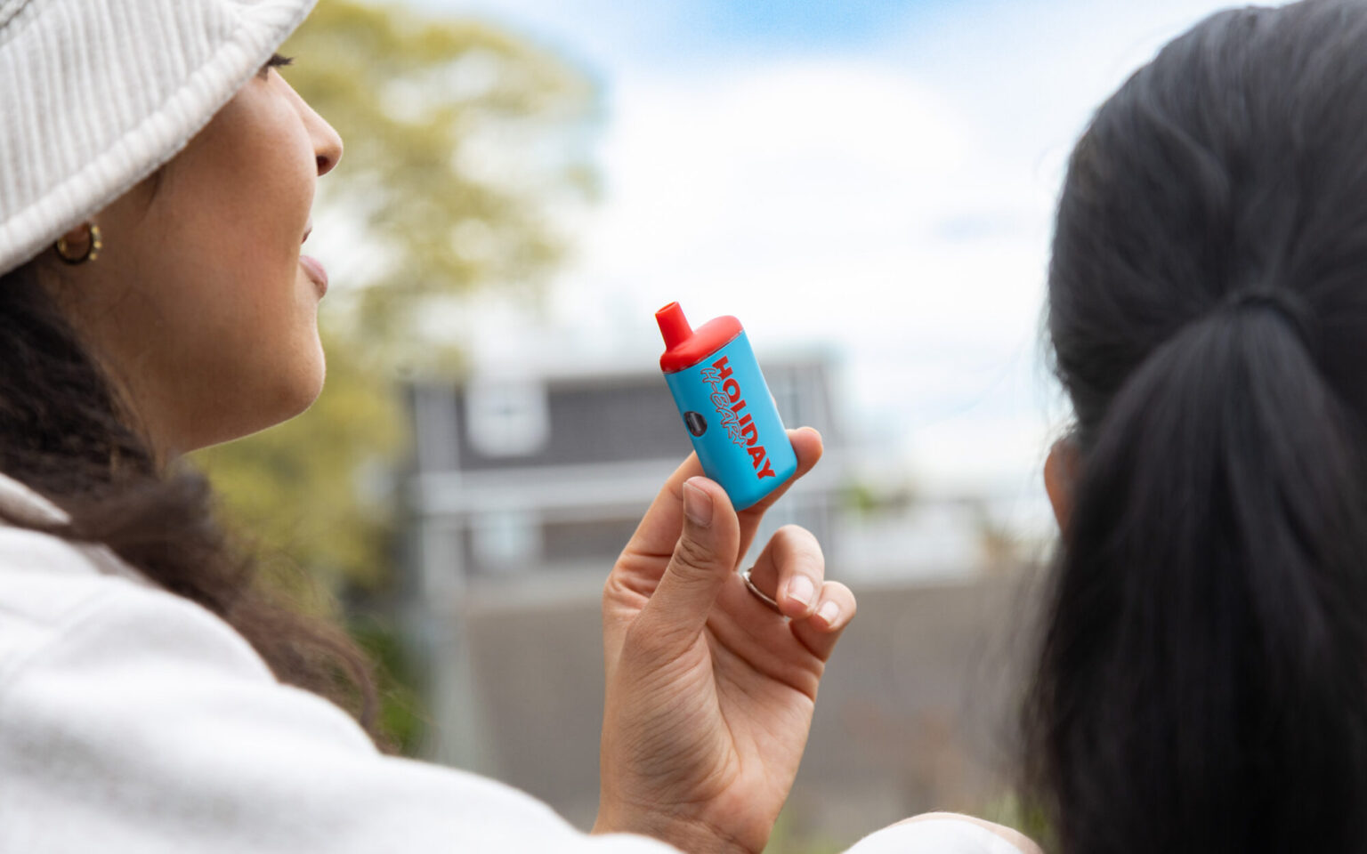 Holiday H-Bar Plus Staycation THC vape